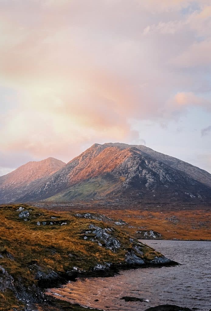 lou goetzmann 2lCfdJFojHE unsplash Connemara national park